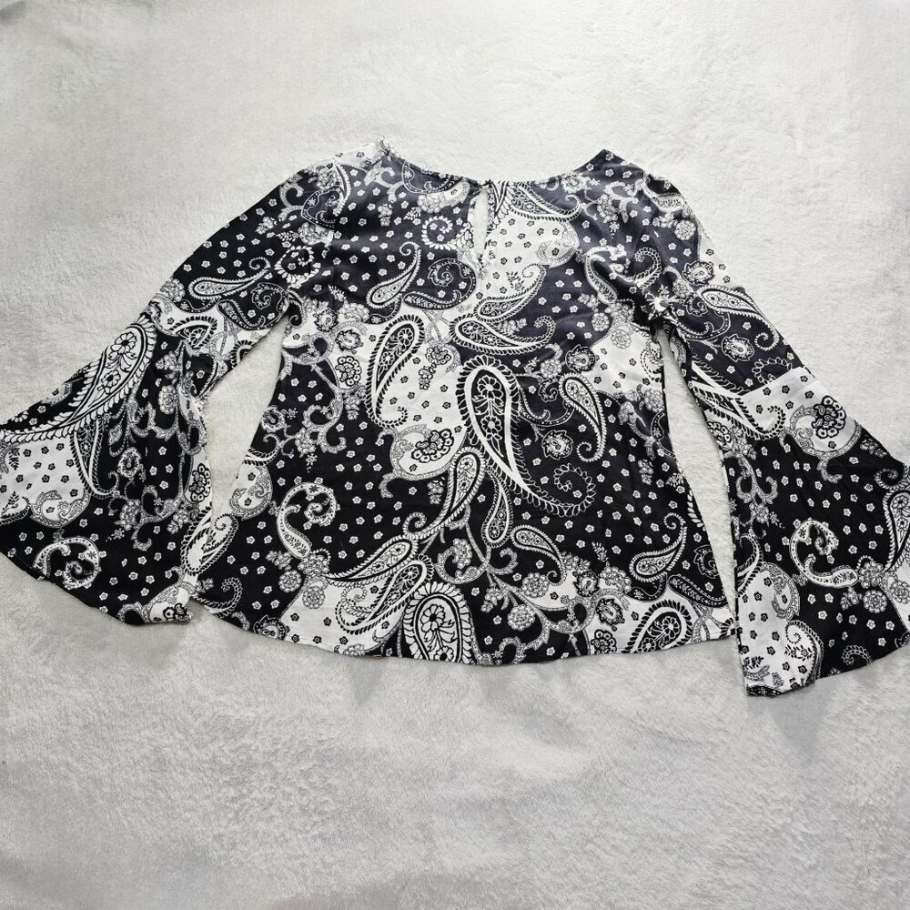 Express ✦ Paisley Bell Sleeve Blouse ✦ Black White Keyhole Back XS EUC - Picture 3 of 12